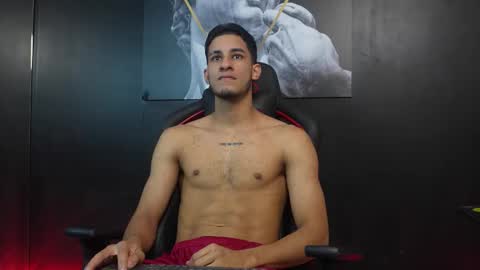 Snapshot of jakemoxley chatting on 12/01/25, 12:43 JakeMoxley online show from 12/01/25, 12:43