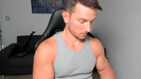 Snapshot of jakubstefano chatting on 12/14/24, 09:51 Muscle beast P online show from 12/14/24, 09:51
