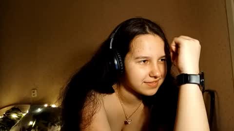 Snapshot of jaleesasabaj chatting on 10/03/25, 05:10 Lisa online show from 10/03/25, 05:10