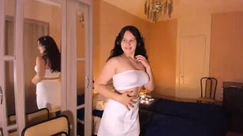 Snapshot of jaleesasabaj chatting on 10/08/25, 07:22 Lisa online show from 10/08/25, 07:22