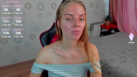 Snapshot of jam_cream chatting on 12/28/24, 12:13 Sofia online show from 12/28/24, 12:13