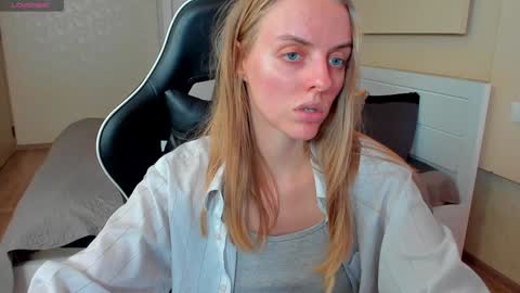 Snapshot of jam_cream chatting on 01/17/25, 01:24 Sofia online show from 01/17/25, 01:24