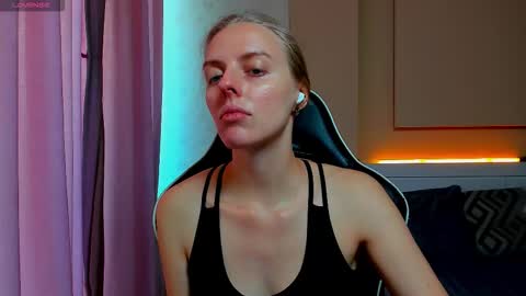 Snapshot of jam_cream chatting on 10/12/25, 08:57 Sofia online show from 10/12/25, 08:57