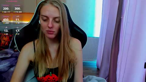 Snapshot of jam_cream chatting on 11/01/25, 12:18 Sofia online show from 11/01/25, 12:18