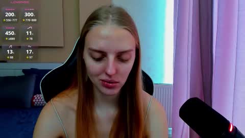 Snapshot of jam_cream chatting on 11/13/25, 08:13 Sofia online show from 11/13/25, 08:13