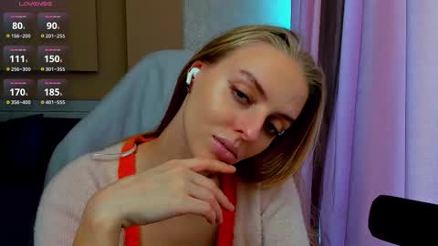 Snapshot of jam_cream chatting on 11/19/25, 08:36 Sofia online show from 11/19/25, 08:36