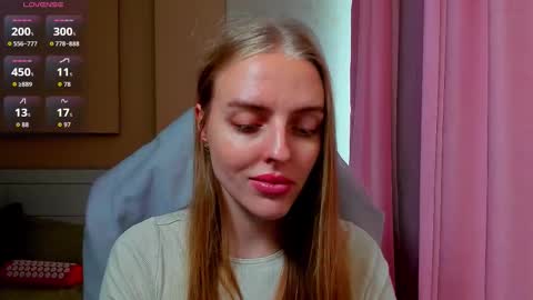 Snapshot of jam_cream chatting on 11/26/25, 11:33 Sofia online show from 11/26/25, 11:33