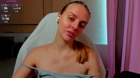 Snapshot of jam_cream chatting on 11/29/25, 10:07 Sofia online show from 11/29/25, 10:07