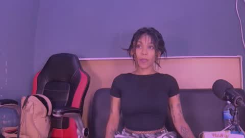 Snapshot of jamaicanbabex chatting on 12/13/24, 12:39 jamaicanbabex online show from 12/13/24, 12:39