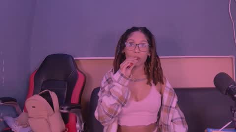 Snapshot of jamaicanbabex chatting on 12/19/24, 10:13 jamaicanbabex online show from 12/19/24, 10:13