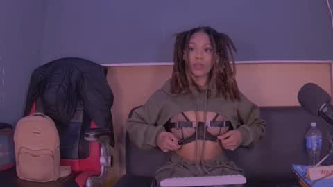 Snapshot of jamaicanbabex chatting on 01/08/25, 09:53 jamaicanbabex online show from 01/08/25, 09:53