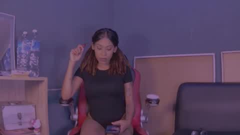 Snapshot of jamaicanbabex chatting on 01/15/25, 12:58 jamaicanbabex online show from 01/15/25, 12:58