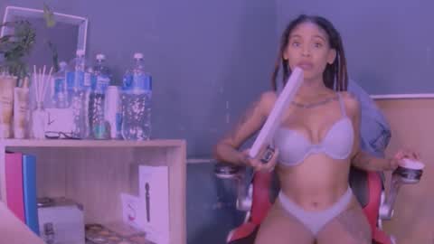 Snapshot of jamaicanbabex chatting on 02/13/25, 10:33 jamaicanbabex online show from 02/13/25, 10:33