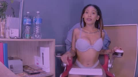 Snapshot of jamaicanbabex chatting on 02/14/25, 01:45 jamaicanbabex online show from 02/14/25, 01:45