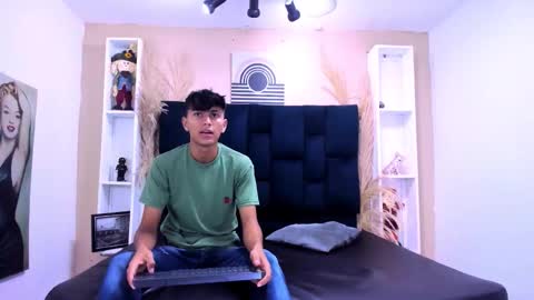 James y Kenet online show from 02/02/26, 01:10