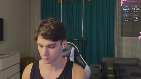 Snapshot of james_friends chatting on 10/30/25, 08:42 James online show from 10/30/25, 08:42