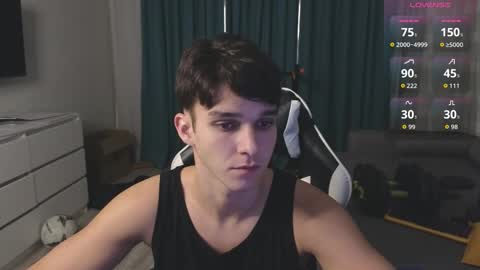 Snapshot of james_friends chatting on 11/06/25, 11:26 James online show from 11/06/25, 11:26