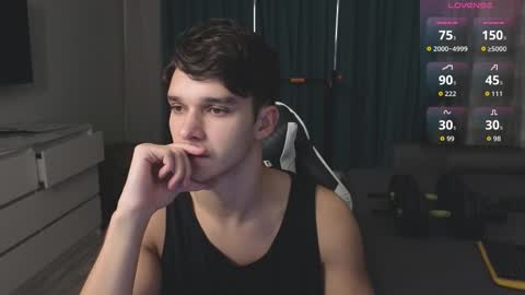 Snapshot of james_friends chatting on 11/08/25, 11:03 James online show from 11/08/25, 11:03