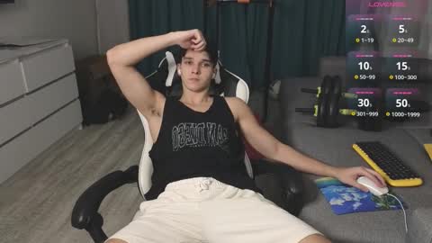 Snapshot of james_friends chatting on 11/11/25, 10:21 James online show from 11/11/25, 10:21