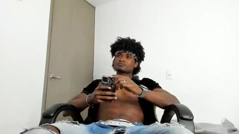 Snapshot of james_makony_1 chatting on 12/23/24, 10:33 james_makony_1 online show from 12/23/24, 10:33