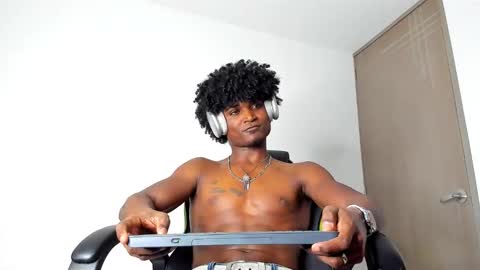 Snapshot of james_makony_1 chatting on 01/15/25, 08:51 james_makony_1 online show from 01/15/25, 08:51