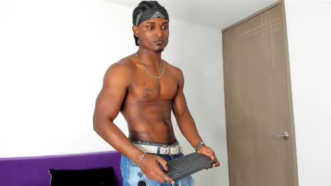 Snapshot of james_makony_1 chatting on 02/28/25, 06:43 james_makony_1 online show from 02/28/25, 06:43