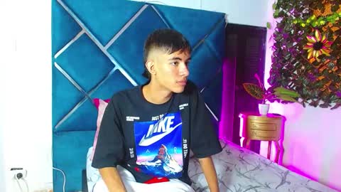 Snapshot of jamesconnor001 chatting on 11/17/25, 07:08 James online show from 11/17/25, 07:08