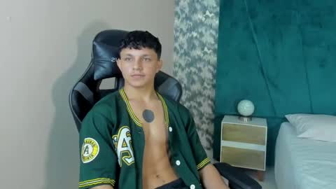 Snapshot of jamesgolden_ chatting on 02/25/25, 11:30 jamesgolden_ online show from 02/25/25, 11:30