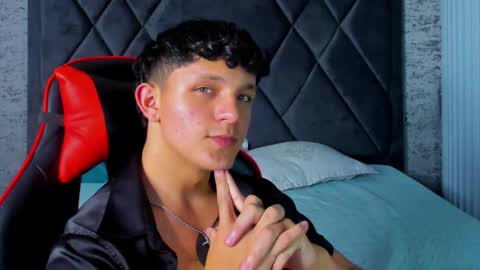 Snapshot of jamesgolden_ chatting on 03/08/25, 05:43 jamesgolden_ online show from 03/08/25, 05:43