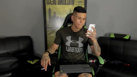 Snapshot of jamesinked_ chatting on 12/21/24, 12:42 Jamesinked online show from 12/21/24, 12:42
