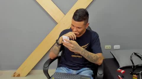 Snapshot of jamesinked_ chatting on 12/24/24, 09:44 Jamesinked online show from 12/24/24, 09:44