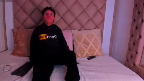 Snapshot of jamess_ford chatting on 01/18/25, 08:40 jamess_ford online show from 01/18/25, 08:40