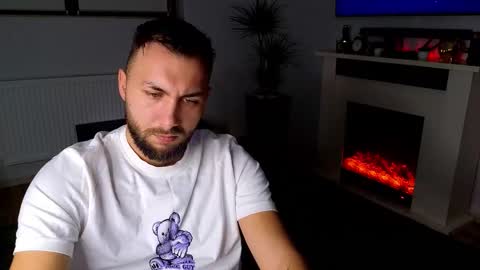 Snapshot of jamienoxus chatting on 11/23/25, 08:03 Robbie online show from 11/23/25, 08:03