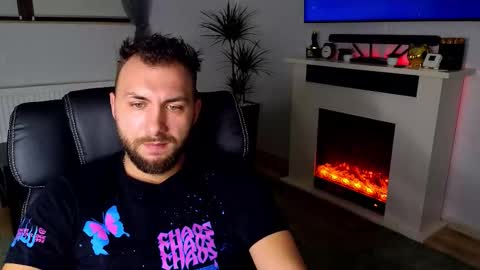 Snapshot of jamienoxus chatting on 11/25/25, 06:46 Robbie online show from 11/25/25, 06:46