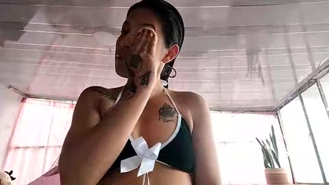 janariivera1 online show from 12/20/25, 06:26