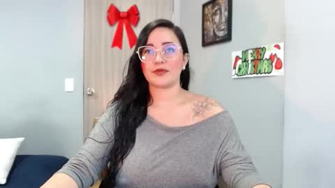 Snapshot of jane_and_paul1 chatting on 12/14/25, 01:11 online show from 12/14/25, 01:11