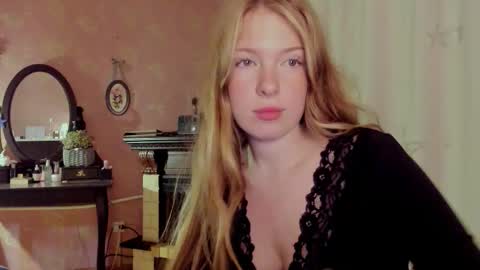 Snapshot of jane_and_star chatting on 10/10/25, 07:35 Star online show from 10/10/25, 07:35