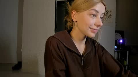 Snapshot of jane_bright chatting on 03/08/25, 08:35 Jane online show from 03/08/25, 08:35