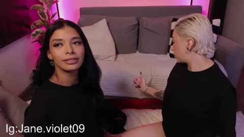 Snapshot of janehart_ chatting on 10/02/25, 12:17 Jane online show from 10/02/25, 12:17