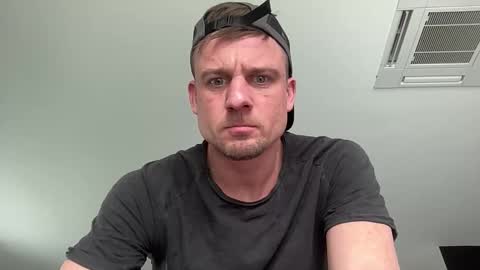 Snapshot of janettarobin chatting on 02/06/26, 11:46 RoJan online show from 02/06/26, 11:46