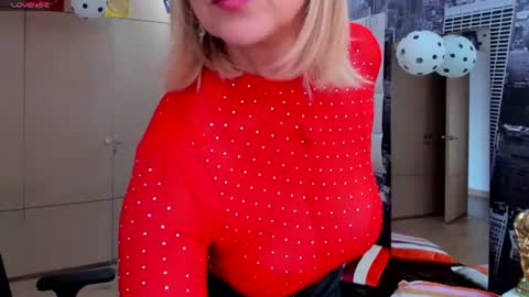 Snapshot of janeturner chatting on 06/30/26, 12:39 JANE TURNER MILF online show from 06/30/26, 12:39