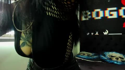      online show from 02/26/25, 08:22