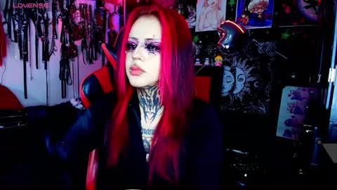      online show from 12/21/25, 12:07