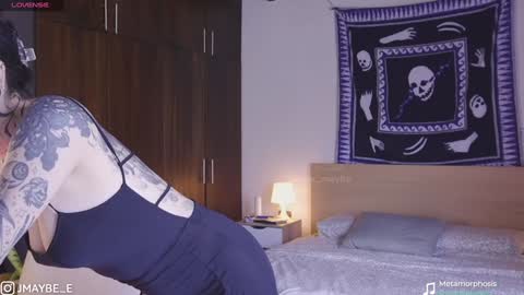   jmaybe e online show from 01/09/25, 02:40