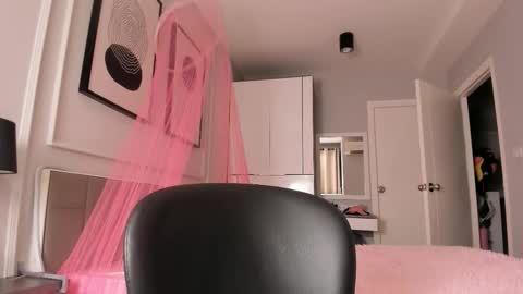 Amelle online show from 02/26/26, 11:04