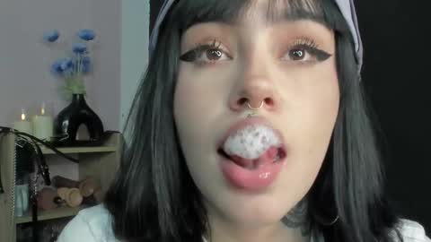 Snapshot of jas_miin chatting on 11/11/25, 02:11 Maria online show from 11/11/25, 02:11