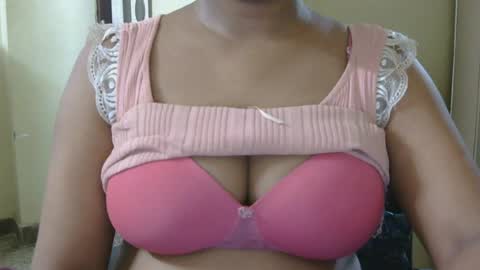 Snapshot of jasmeen_love143 chatting on 07/01/26, 10:17 jasmeen online show from 07/01/26, 10:17