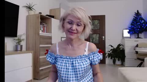 Snapshot of jasmin18v chatting on 12/05/24, 02:33 Jasmin room for people 40 online show from 12/05/24, 02:33