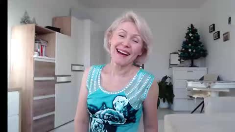 Snapshot of jasmin18v chatting on 12/20/24, 12:49 Jasmin room for people 40 online show from 12/20/24, 12:49