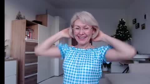 Snapshot of jasmin18v chatting on 12/22/24, 12:38 Jasmin room for people 40 online show from 12/22/24, 12:38